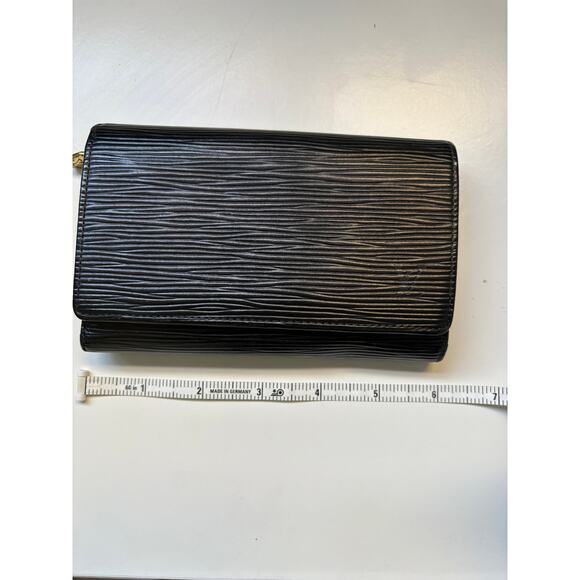Vintage Louis Vuitton Black Epi Sarah Compact Wallet - Picture 6 of 7